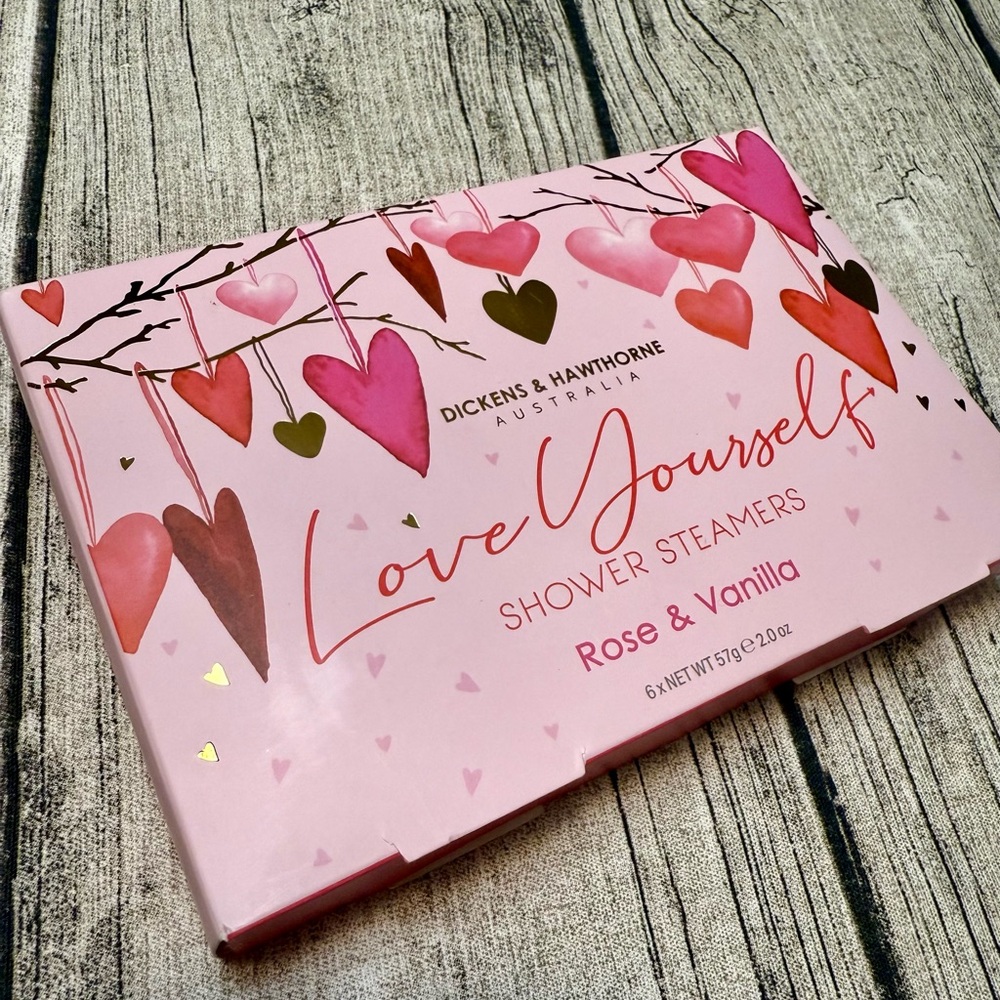 NWT! ❤️🩷 Shower steamers set with 6. Rose & Vanilla scents. New in unopened box.